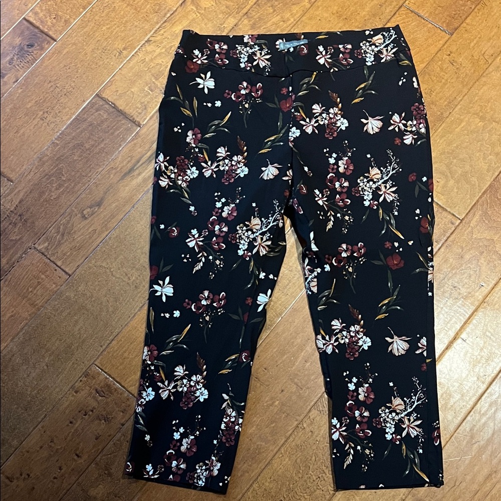 Elegant Floral Cropped Pants